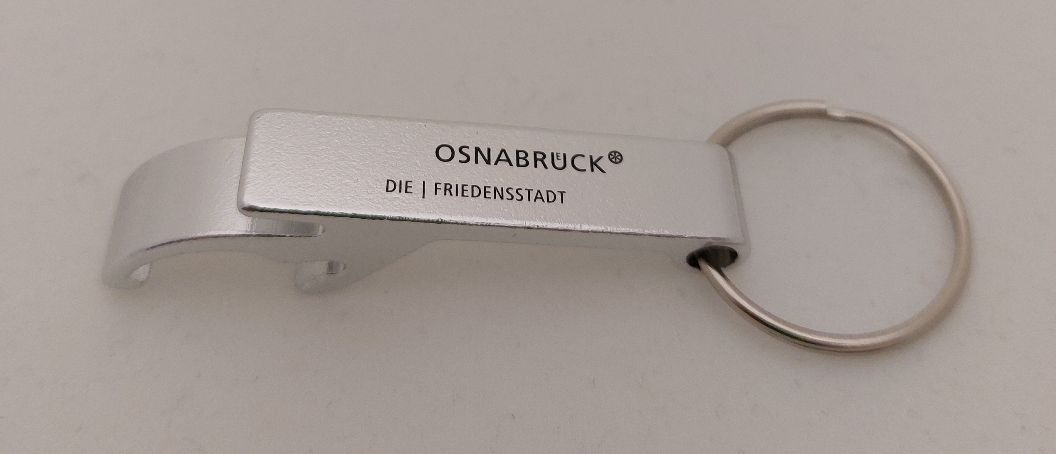 Schlüsselanhänger / Flaschenöffner Friedensstadt